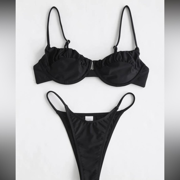 Black bikini - Picture 1 of 4